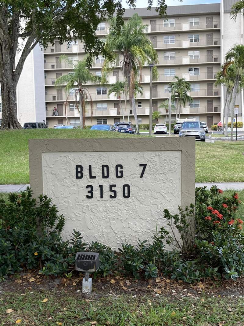 2 bedroom Condominium at 3150 W Rolling Hills Circle #704, Rolling Hills Golf And Tennis, Davie — photo 3