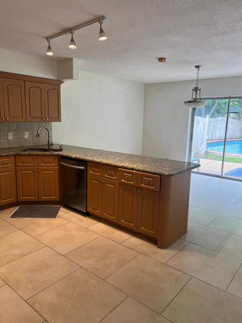 8586 NW 23rd Manor #W, Coral Springs FL - photo 10 of 39