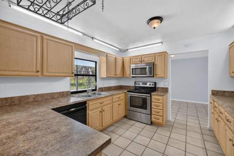 1556 SE Sinbad Avenue, Port St. Lucie FL - photo 13 of 45