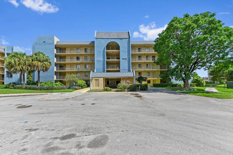 2 bedroom Condominium at 2828 Tennis Club Drive ##202, Tennis Club of Palm Beach, West Palm Beach — photo 2
