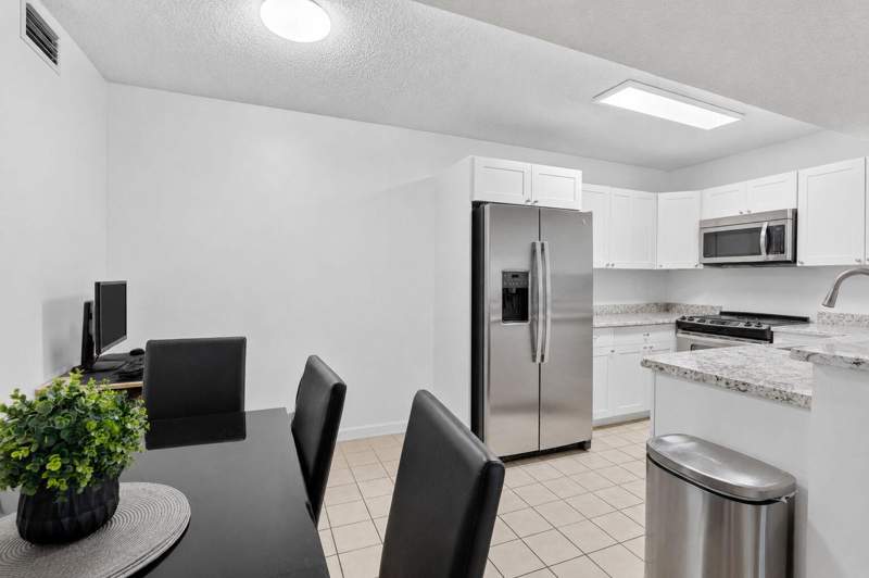 2 bedroom Condominium at 300 Palm Circle #106, Palms Of Pembroke Condo, Pembroke Pines — photo 4