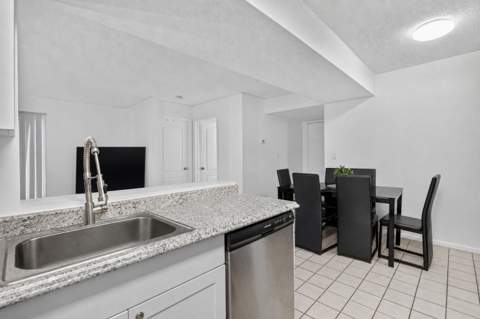 300 Palm Circle #106, Pembroke Pines FL - photo 7 of 31