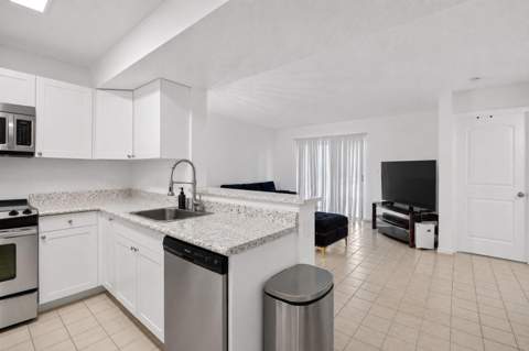 300 Palm Circle #106, Pembroke Pines FL - photo 9 of 31