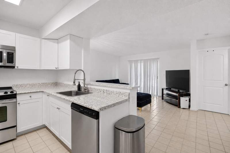2 bedroom Condominium at 300 Palm Circle #106, Palms Of Pembroke Condo, Pembroke Pines — photo 4