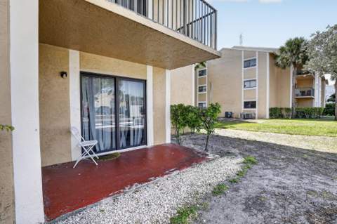 300 Palm Circle #106, Pembroke Pines FL - photo 23 of 31