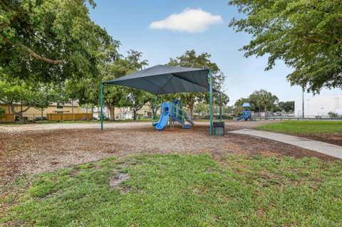 300 Palm Circle #106, Pembroke Pines FL - photo 21 of 24
