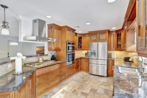925 NE 25th Avenue, Pompano Beach FL - photo 10 of 45