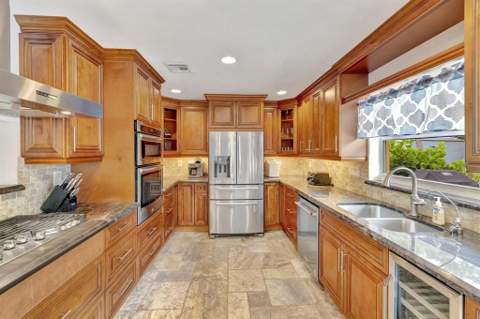 925 NE 25th Avenue, Pompano Beach FL - photo 11 of 45