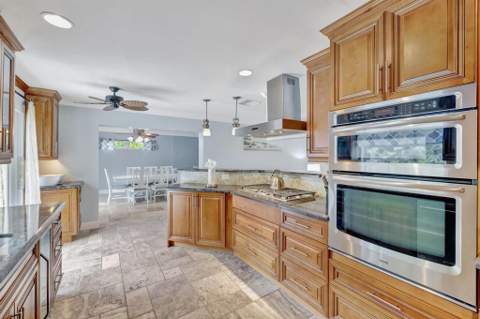 925 NE 25th Avenue, Pompano Beach FL - photo 12 of 45