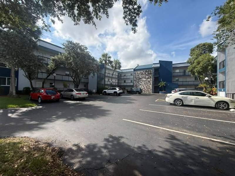 1 bedroom Condominium at 3210 Holiday Springs Boulevard #2-103, Holiday Springs Village 1 Condo, Margate — photo 2