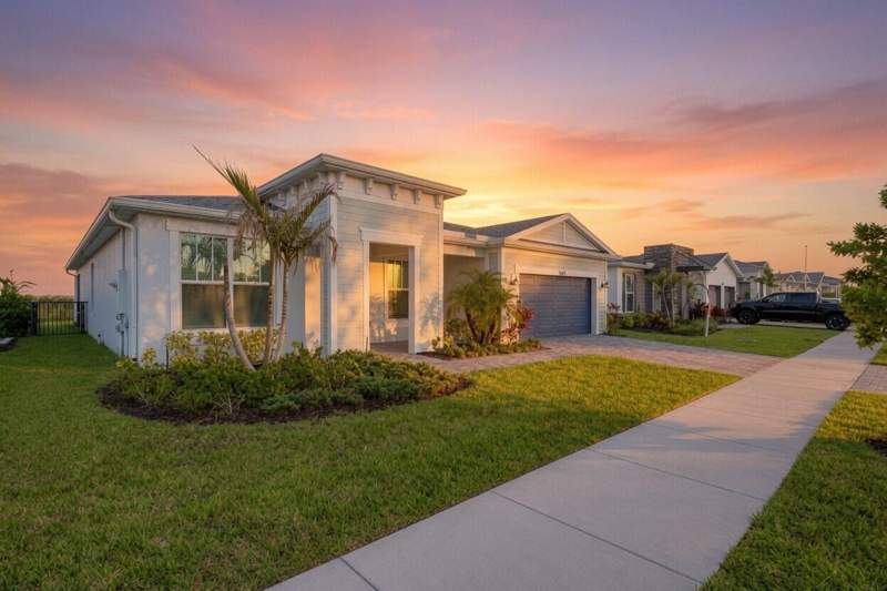 4 bedroom Single Family Residence at 13621 SW Bally Drive, Southern Grove Parcel 28 Replat, Port St. Lucie — photo 4