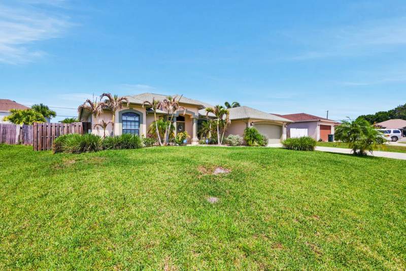 3 bedroom Single Family Residence at 3881 SW Janiga Street, Port St Lucie Section 19, Port St. Lucie — photo 3