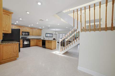6024 Glendale Drive, Boca Raton FL - photo 7 of 38