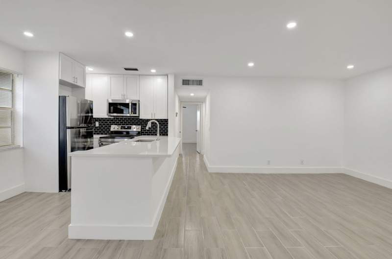 2 bedroom Condominium at 126 Burgundy #C, Kings Point Burgundy Condos, Delray Beach — photo 3