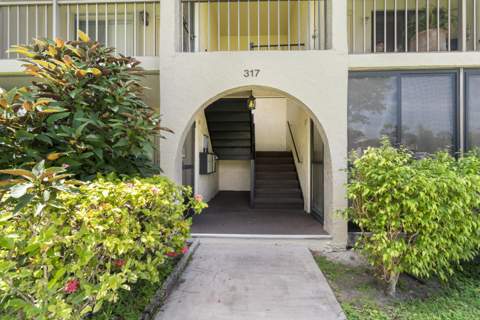 317 Knotty Pine Circle #D-2, Greenacres FL - photo 15 of 18