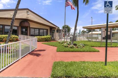 317 Knotty Pine Circle #D-2, Greenacres FL - photo 17 of 18