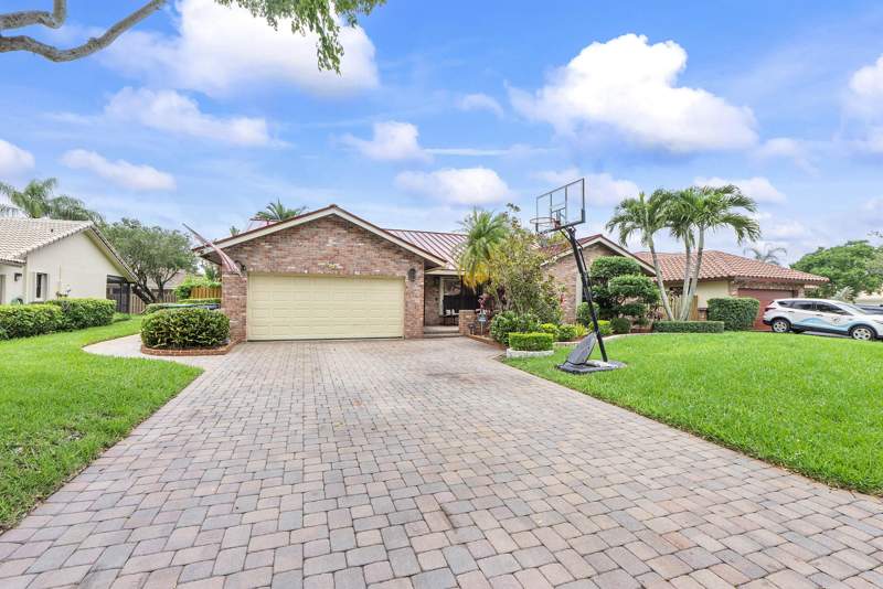 4 bedroom Single Family Residence at 10662 NW 7th Place, Cypress Glen, Coral Springs — photo 3