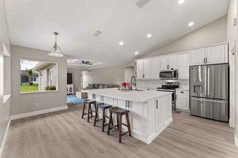 292 SW Janice Avenue, Port St. Lucie FL - photo 10 of 59