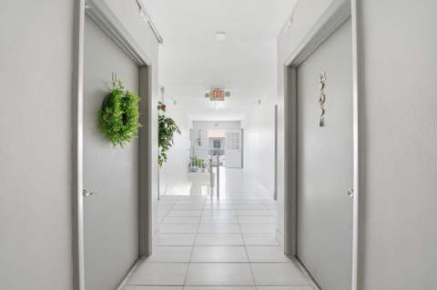 3550 NW 8th Avenue #812, Pompano Beach FL - photo 7 of 32