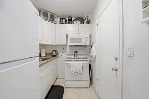 3550 NW 8th Avenue #812, Pompano Beach FL - photo 13 of 32