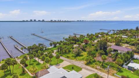 12349 S Indian River Drive, Jensen Beach FL - photo 9 of 15