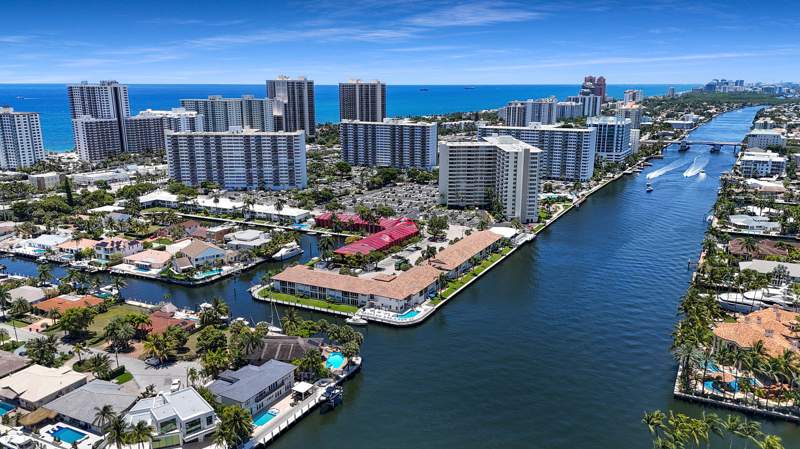 2 bedroom Stock Cooperative at 3300 NE 36th Street #822, Coral Ridge Towers East, Fort Lauderdale — photo 2