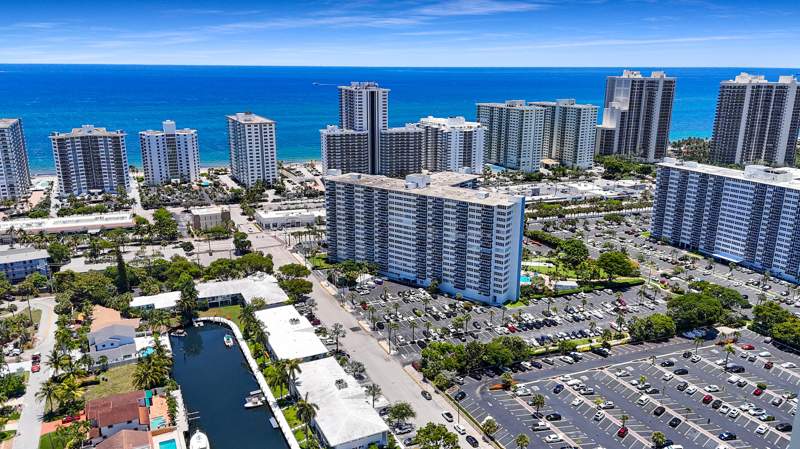 2 bedroom Stock Cooperative at 3300 NE 36th Street #822, Coral Ridge Towers East, Fort Lauderdale — photo 3