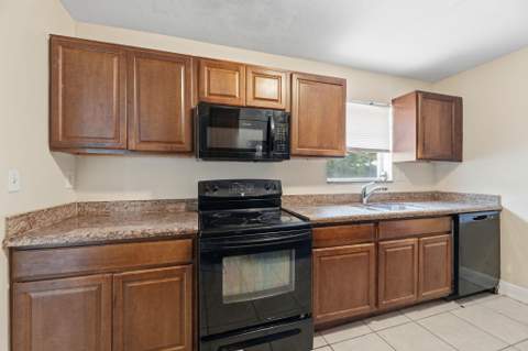 5131 SW 6th Street, Margate FL - photo 11 of 38