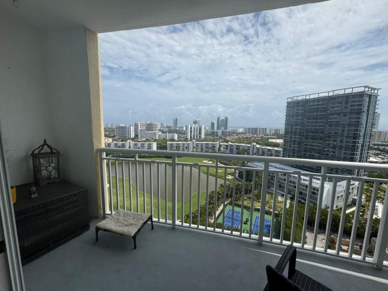 1 bedroom Condominium at 1755 E Hallandale Beach Boulevard #2104e, Duo Condominium East, Hallandale — photo 3