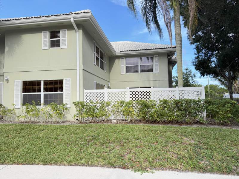 2 bedroom Townhouse at 1956 Hartford Court, Stamford At The Villages, West Palm Beach — photo 3
