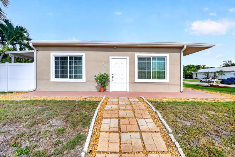 3 bedroom Single Family Residence at 6901 S Congress Avenue, Hypoluxo Village 01 Unrec, Lake Worth — photo 2