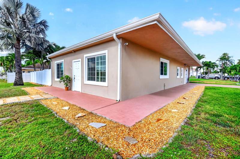 3 bedroom Single Family Residence at 6901 S Congress Avenue, Hypoluxo Village 01 Unrec, Lake Worth — photo 3