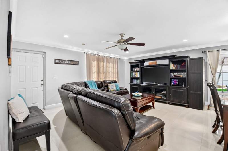 3 bedroom Single Family Residence at 6901 S Congress Avenue, Hypoluxo Village 01 Unrec, Lake Worth — photo 4