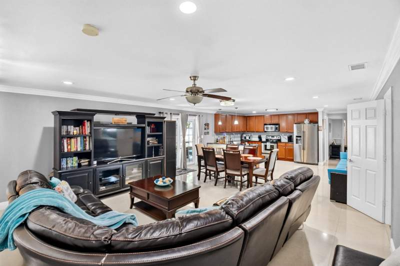 3 bedroom Single Family Residence at 6901 S Congress Avenue, Hypoluxo Village 01 Unrec, Lake Worth — photo 5