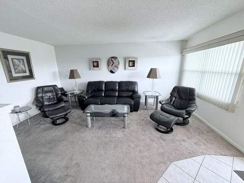 4065 Harwood, Deerfield Beach FL - photo 6 of 45