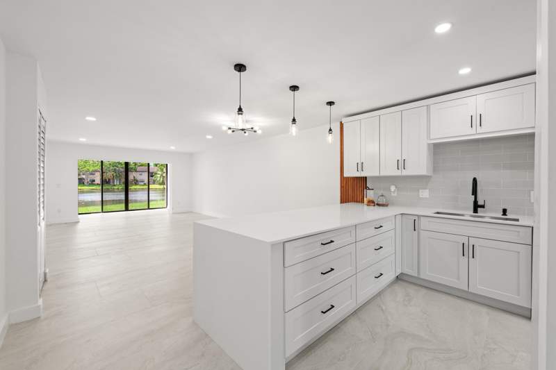 2 bedroom Condominium at 9293 Vista Del Lago #15c, Pines Of Boca Lago Condo, Boca Raton — photo 2