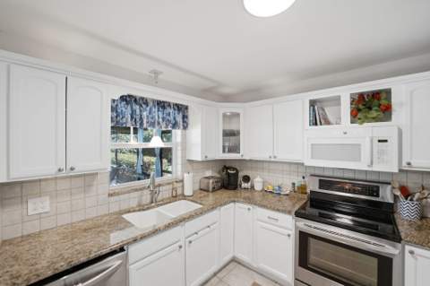 1252 SE Madison Avenue, Stuart FL - photo 14 of 49