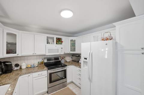1252 SE Madison Avenue, Stuart FL - photo 15 of 49