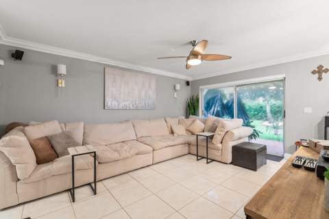 18241 NW 8th Street, Pembroke Pines FL - photo 14 of 55
