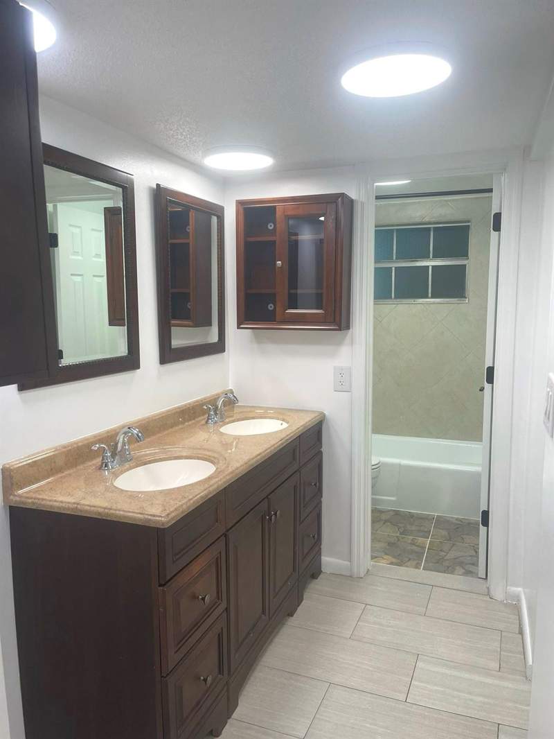 1 bedroom Condominium at 4141 NW 44th Avenue #116, Emerald Condo, Lauderdale Lakes — photo 4
