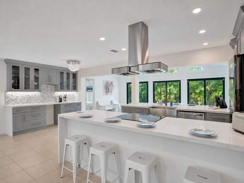 5 bedroom Single Family Residence at 5251 NE 26th Avenue, The Landings, Fort Lauderdale — photo 3