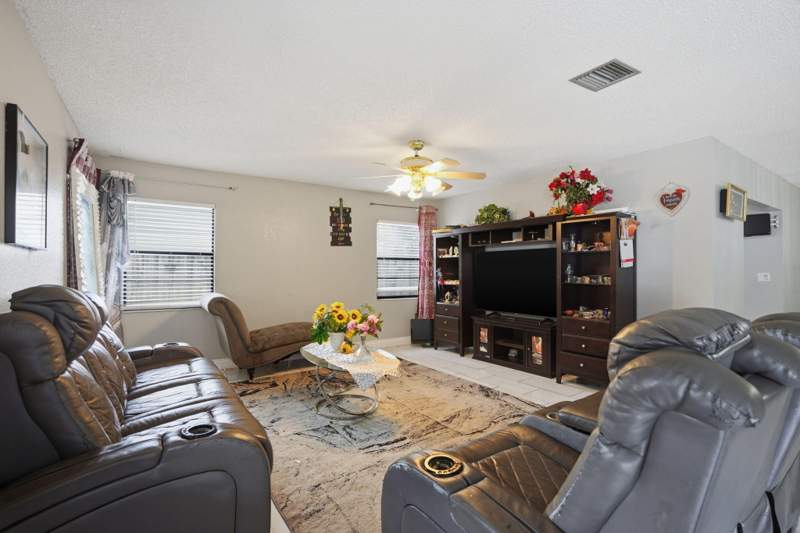 4 bedroom Single Family Residence at 1301 SW 75th Avenue, North Lauderdale Village Sec 6, North Lauderdale — photo 2