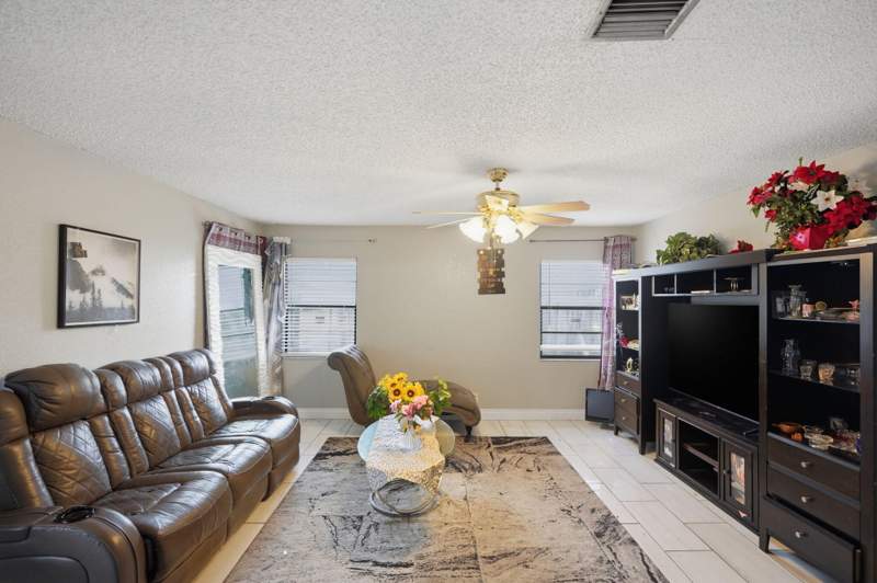 4 bedroom Single Family Residence at 1301 SW 75th Avenue, North Lauderdale Village Sec 6, North Lauderdale — photo 3