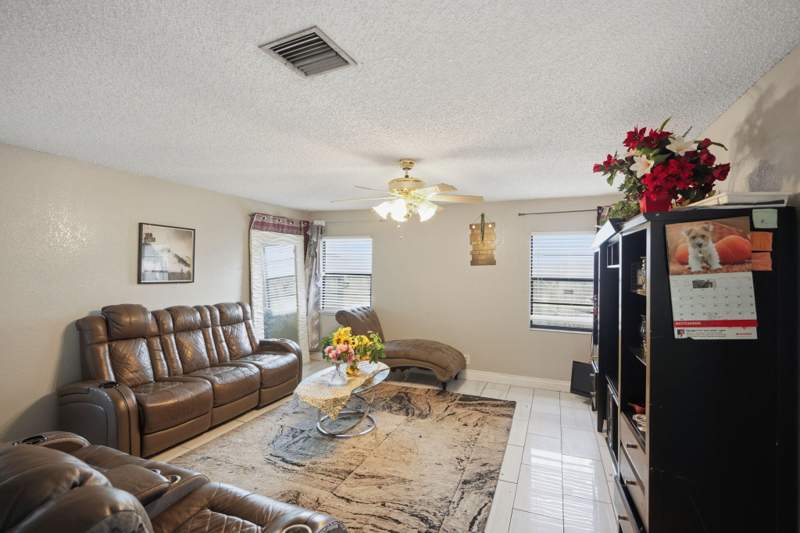 4 bedroom Single Family Residence at 1301 SW 75th Avenue, North Lauderdale Village Sec 6, North Lauderdale — photo 4