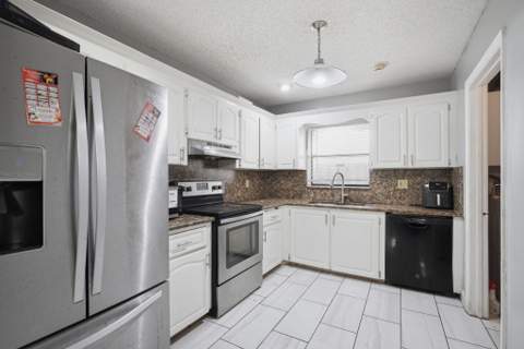 1301 SW 75th Avenue, North Lauderdale FL - photo 8 of 32
