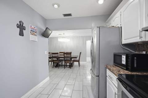 1301 SW 75th Avenue, North Lauderdale FL - photo 11 of 32