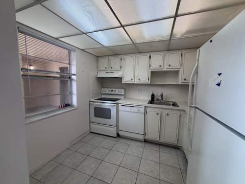 1015 Country Club Drive #205, Margate FL - photo 10 of 15