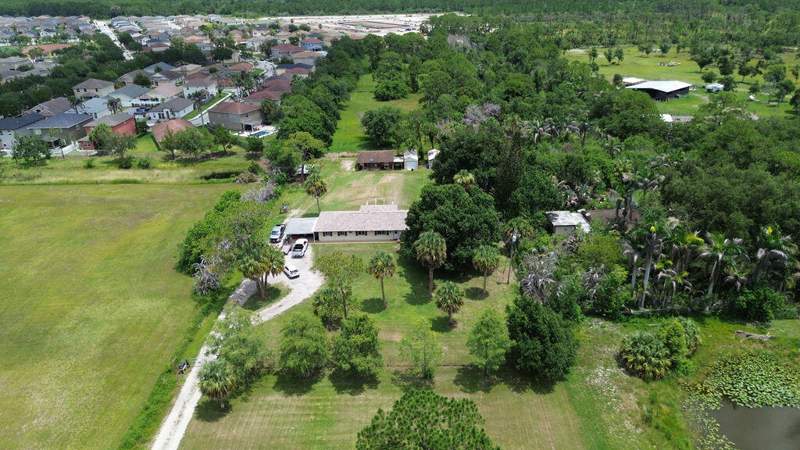 3 bedroom Single Family Residence at 9302 Orange Avenue, Metes And Bounds, Fort Pierce — photo 4