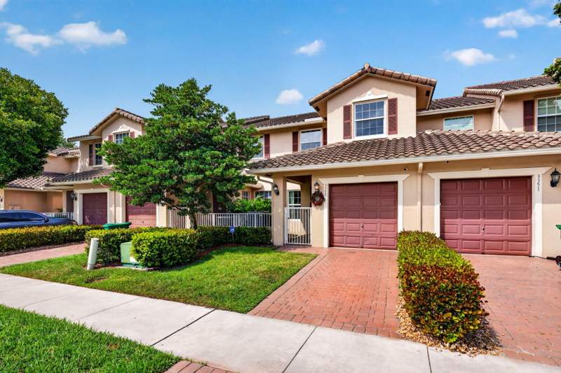 3 bedroom Townhouse at 3355 Lakeside Drive, Rolling Hills Golf & Tennis Club, Davie — photo 2