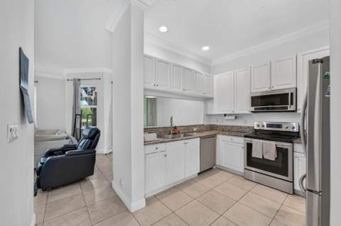 3355 Lakeside Drive, Davie FL - photo 10 of 47